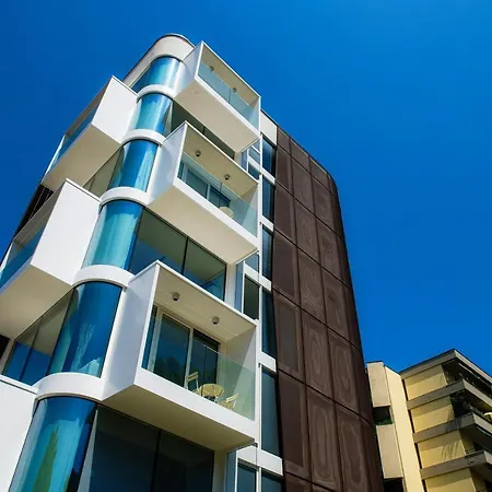 Flat Iron Modern *