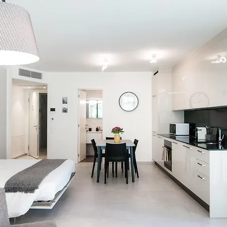 Flat Iron Modern