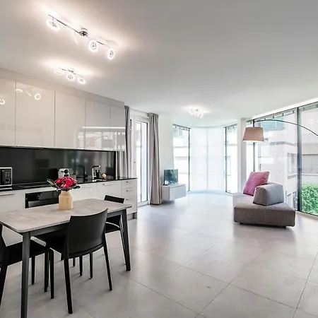 Flat Iron Modern *